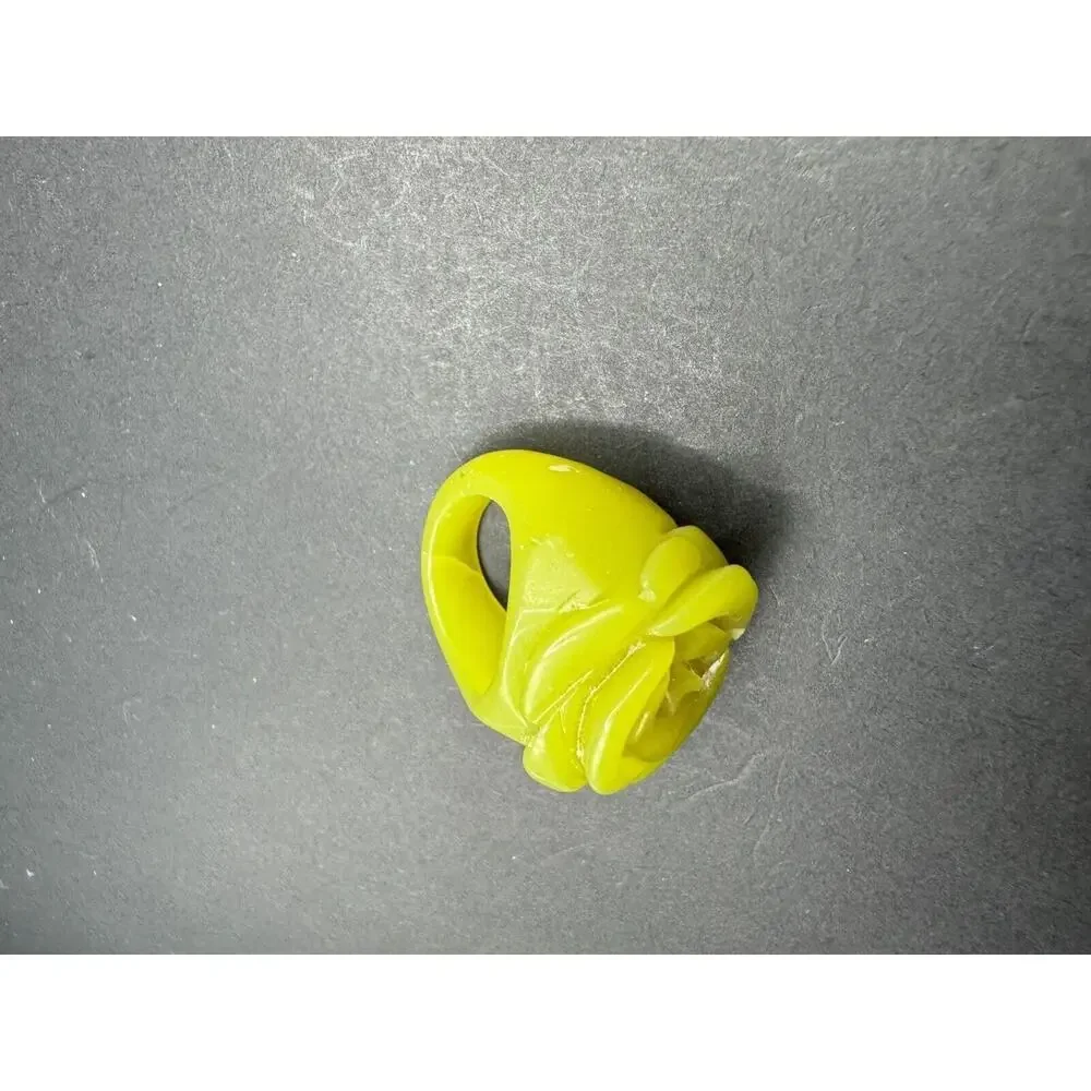 Jade vintage yellow